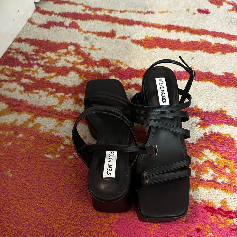 Steve Madden Bossy Platform Strappy Sandal